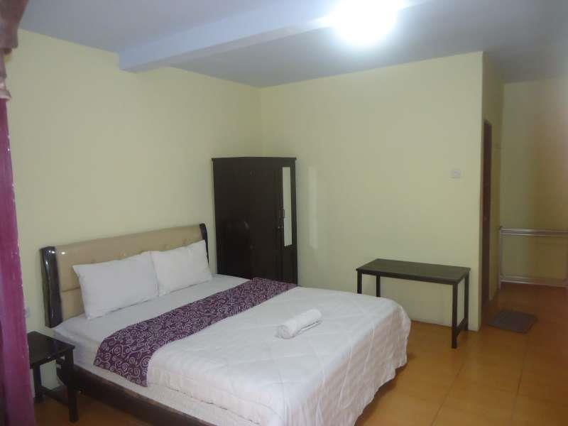 Adel'S Guest House Маланг Экстерьер фото